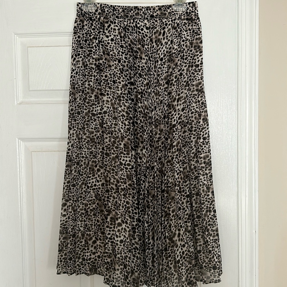 Women’s pleated midi skirt